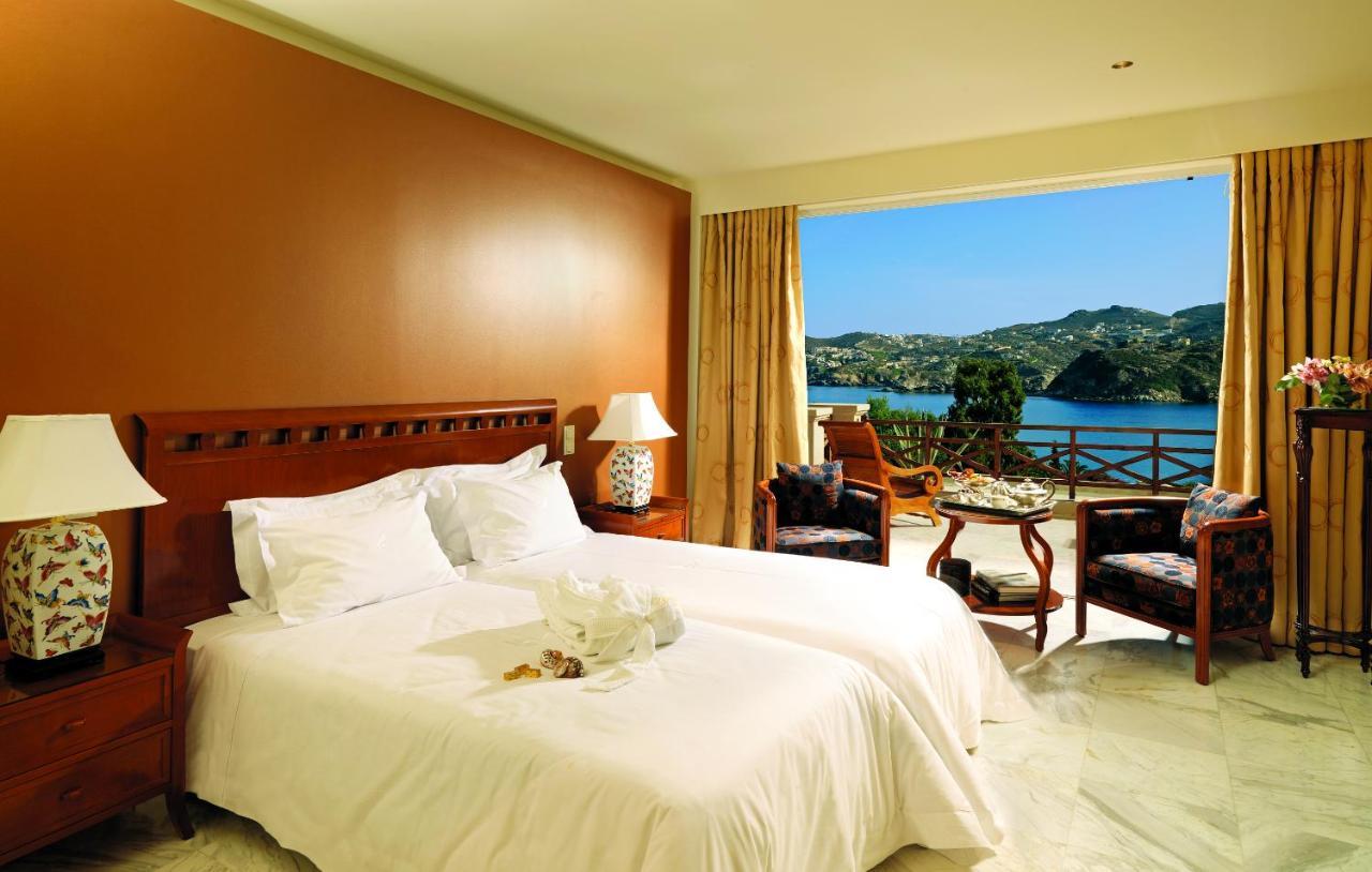 Out Of The Blue & 5* Agia Pelagia (Creta)
