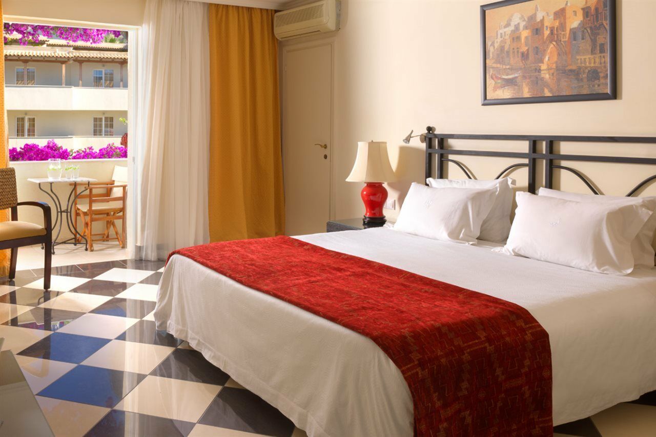 Out Of The Blue & Resort Agia Pelagia (Creta)